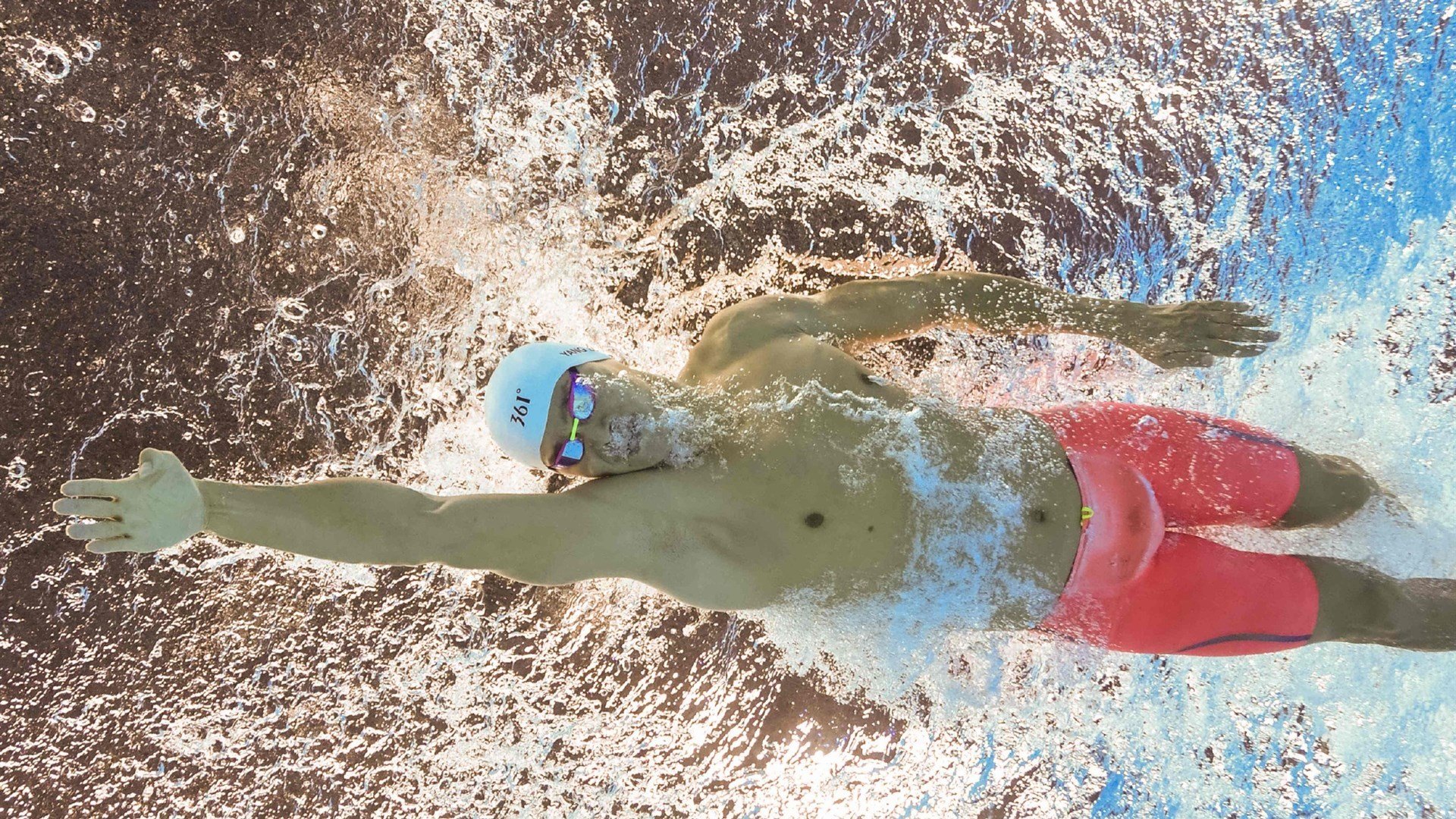 当剑姬的利刃刺破长夜，扬尼斯的怒吼震彻球馆，论逆风翻盘的艺术，虚拟剑指长夜，现实踏碎凌霄，论逆风翻盘的双面艺术